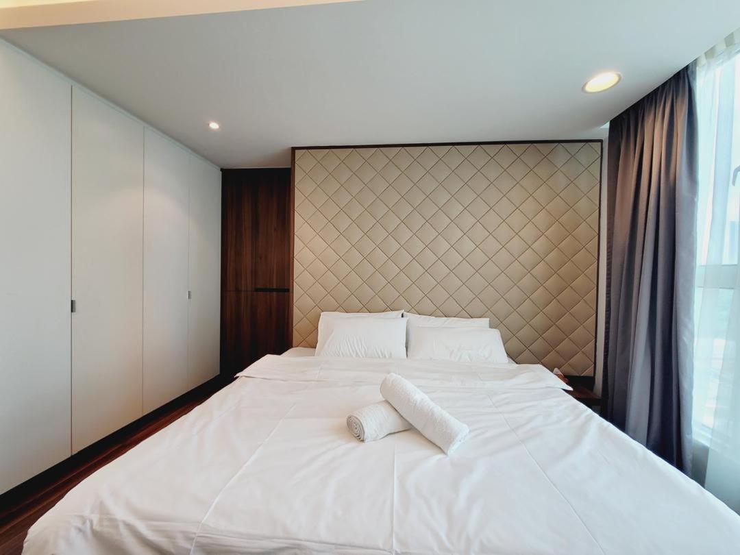Pillows Verve Old Klang Road Apartment